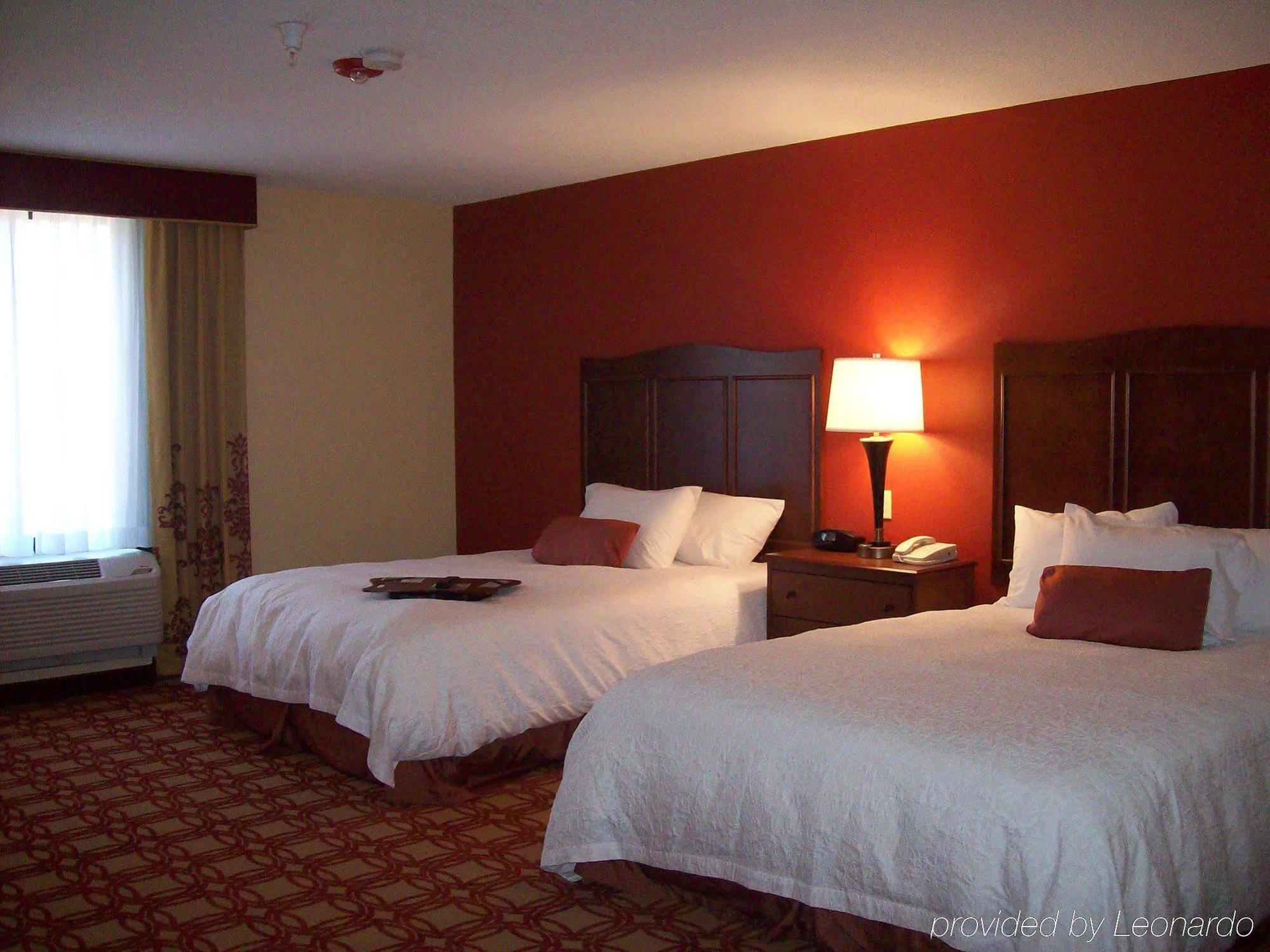 Hampton Inn & Suites Wiggins Pokoj fotografie
